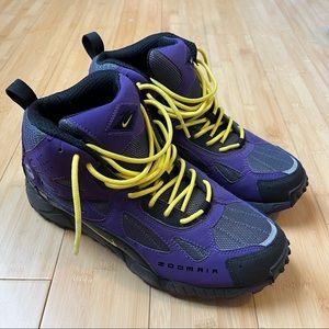 Mens Nike Sertig II size 9